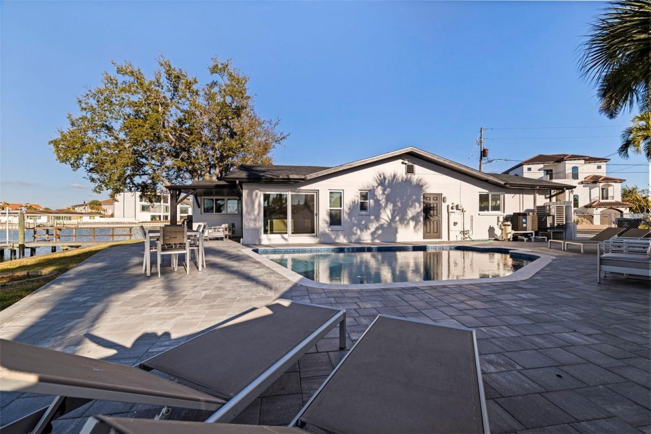 1514 Sea Gull Drive S, Saint Petersburg, FL 33707 Photo