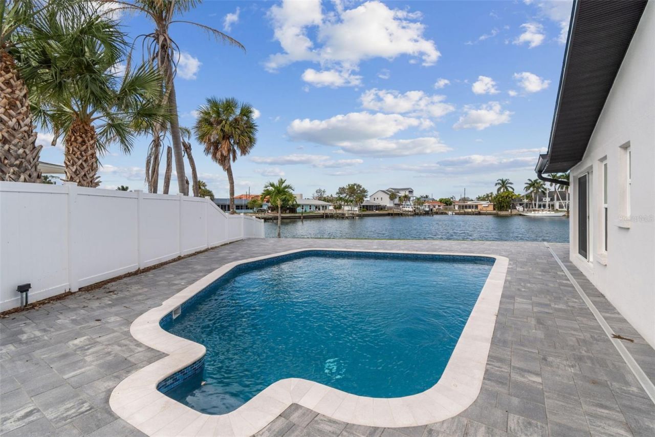 1514 Sea Gull Drive S, Saint Petersburg, FL 33707 Photo