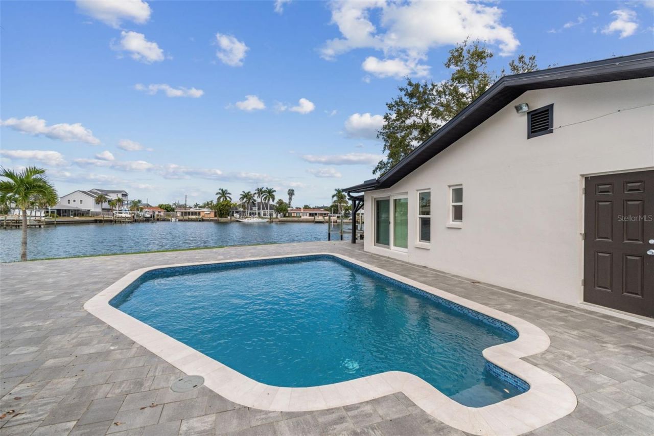 1514 Sea Gull Drive S, Saint Petersburg, FL 33707 Photo