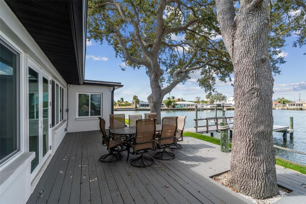1514 Sea Gull Drive S, Saint Petersburg, FL 33707 Photo