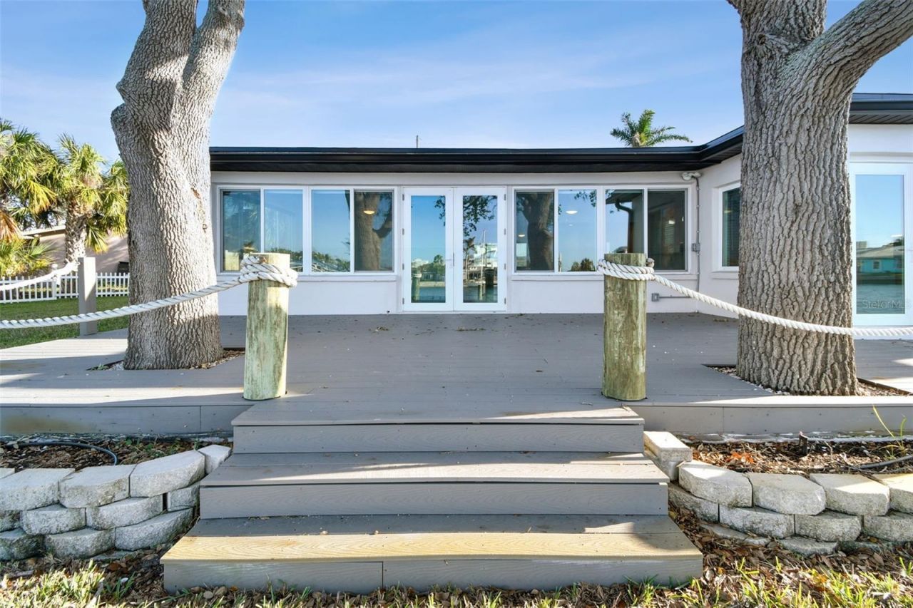 1514 Sea Gull Drive S, Saint Petersburg, FL 33707 Photo