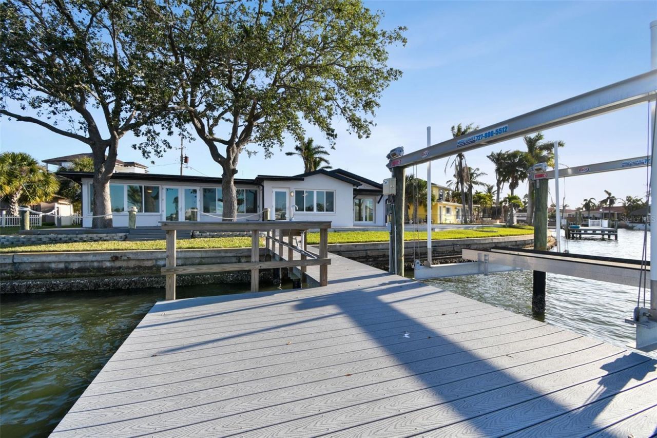 1514 Sea Gull Drive S, Saint Petersburg, FL 33707 Photo