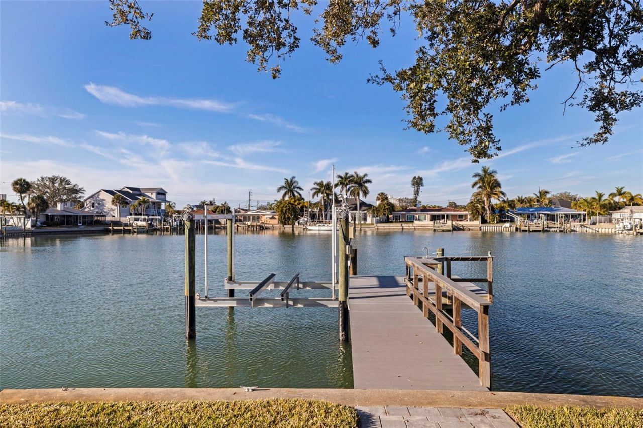 1514 Sea Gull Drive S, Saint Petersburg, FL 33707 Photo