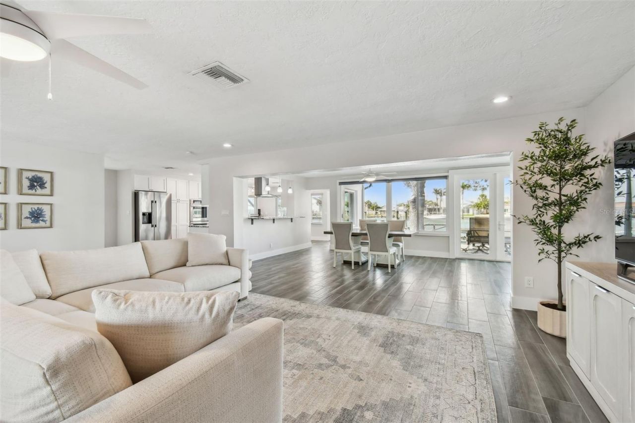 1514 Sea Gull Drive S, Saint Petersburg, FL 33707 Photo