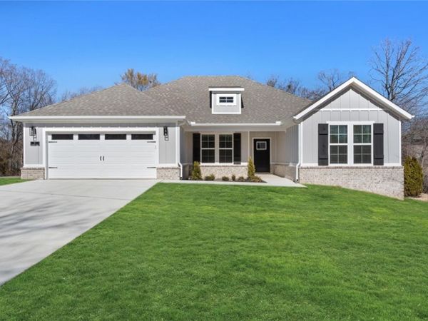 2 Ellwood Circle, Bella Vista, AR 72715