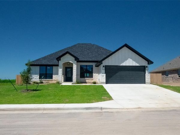 1321 Red Rock Road , Hewitt, TX 76643