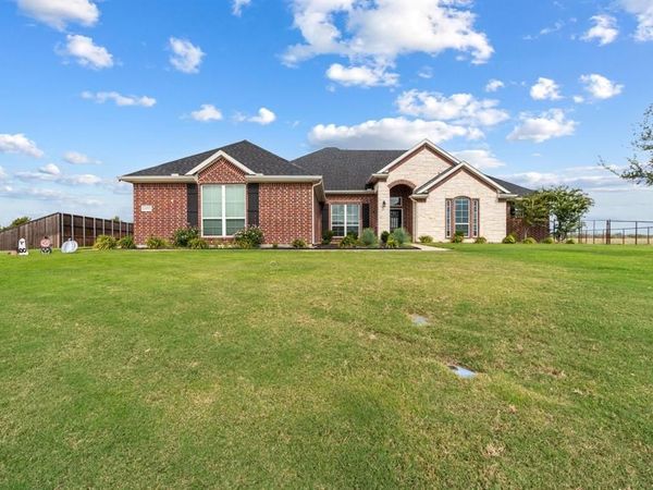 1095 Emilia Drive, Farmersville, TX 75442
