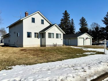 611 8th Street E, Wabasha, MN 55981