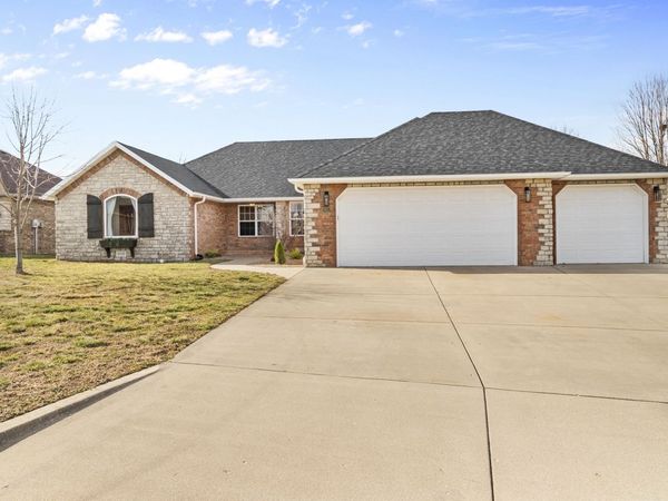 3957 N Springlawn Avenue, Springfield, MO 65803