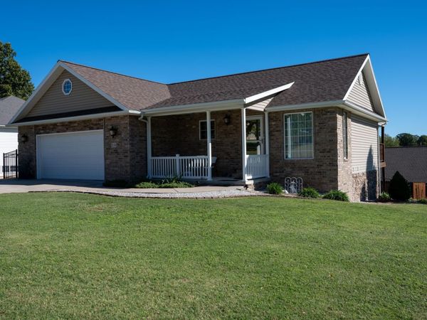 1700 Rosewood Drive, Neosho, MO 64850
