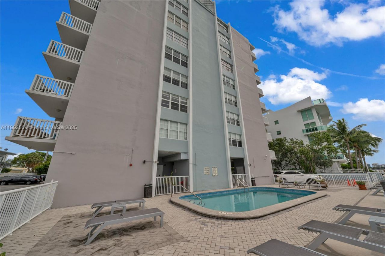 2016 Bay Dr, Unit 505, Miami Beach, FL 33141 Photo
