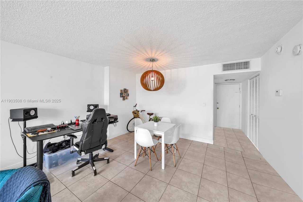 2016 Bay Dr, Unit 505, Miami Beach, FL 33141 Photo