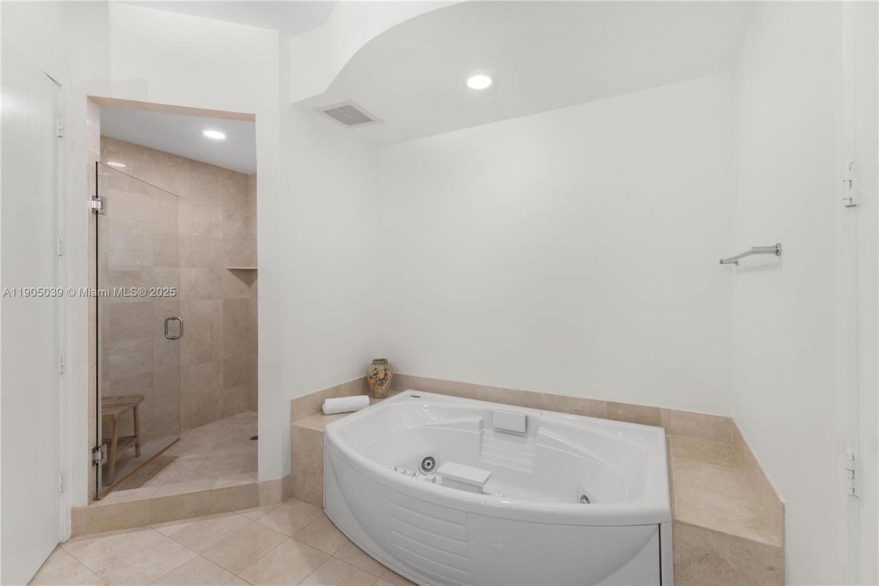 18101 Collins Ave, Unit 906, Sunny Isles Beach, FL 33160 Photo