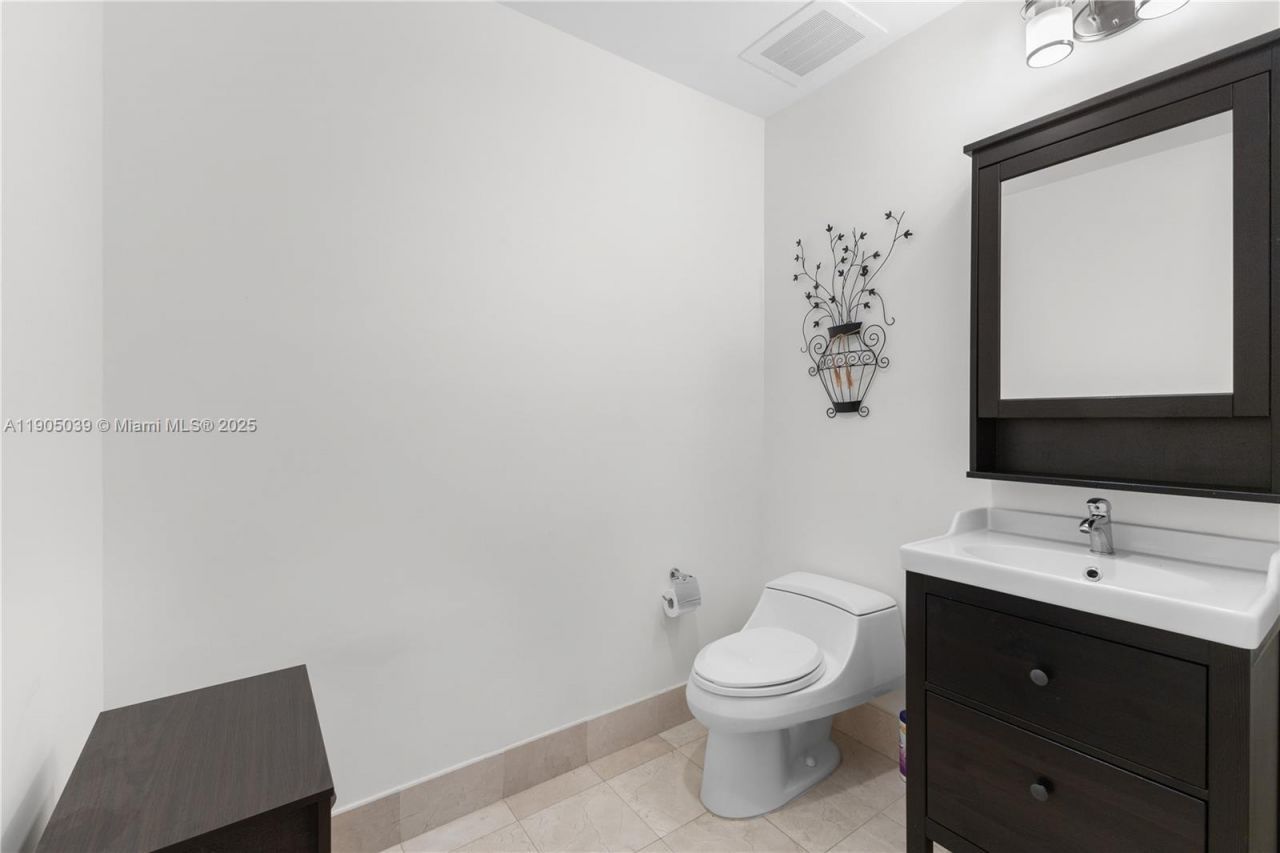 18101 Collins Ave, Unit 906, Sunny Isles Beach, FL 33160 Photo