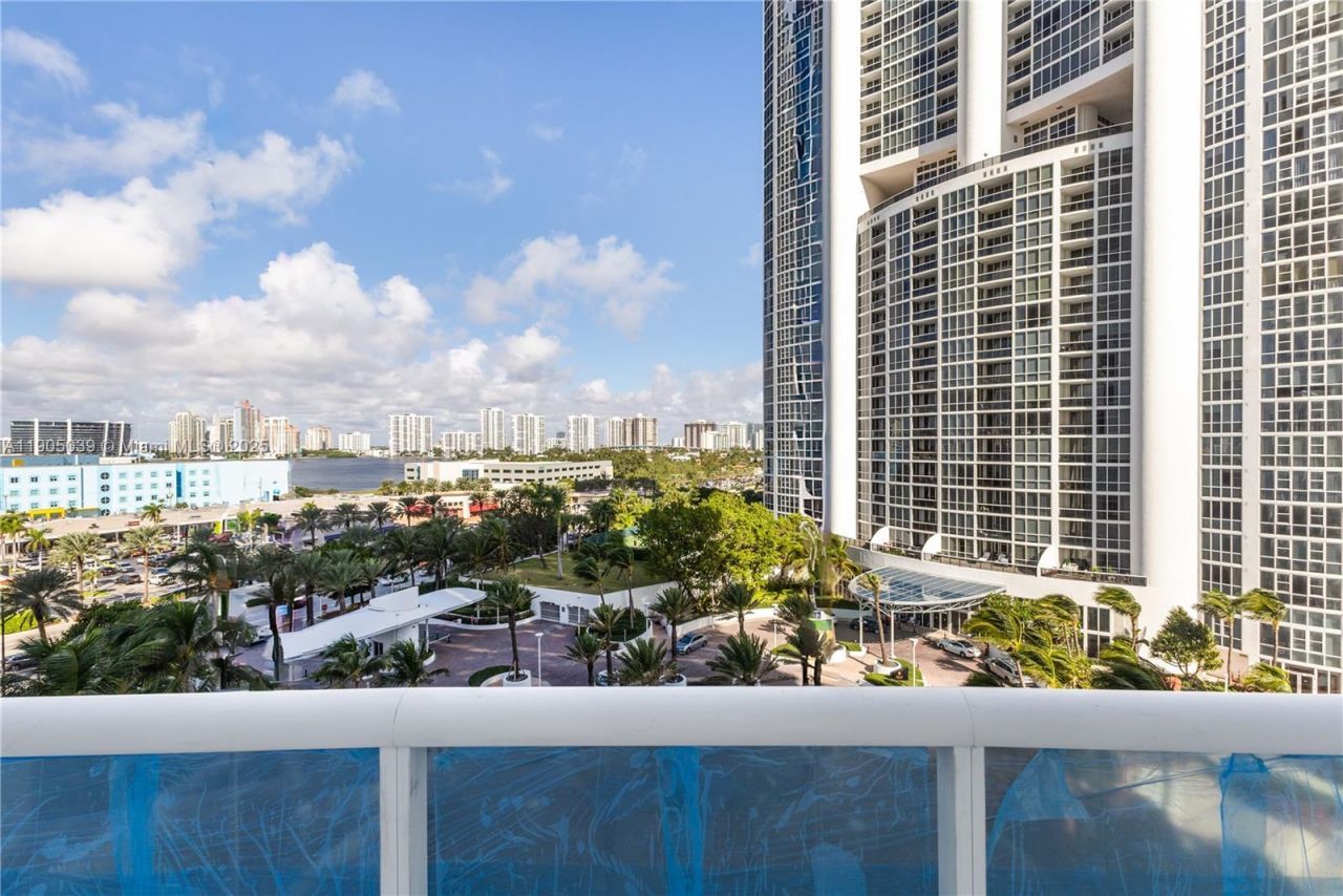 18101 Collins Ave, Unit 906, Sunny Isles Beach, FL 33160 Photo