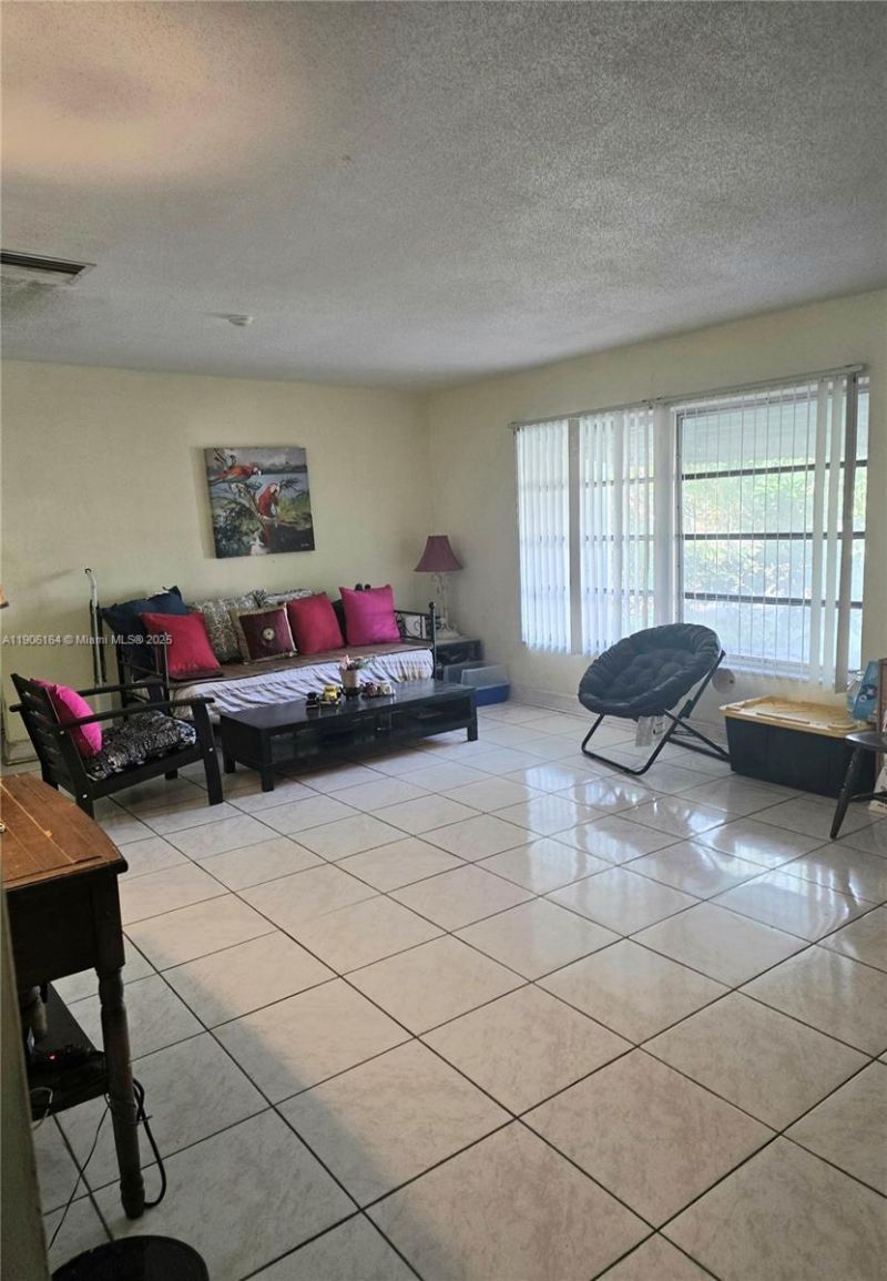 6013 NW 68th Ave, Tamarac, FL 33321 Photo