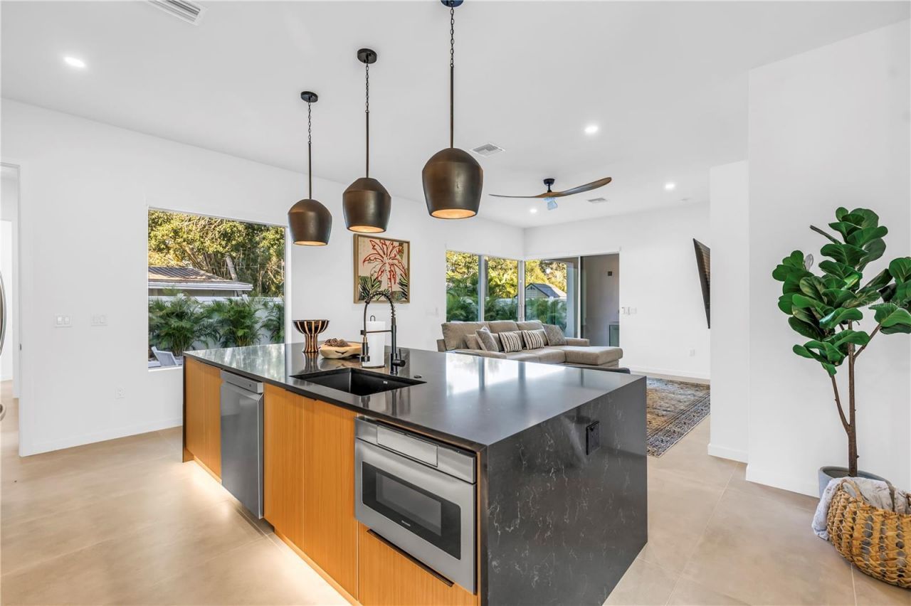 2305 Temple Street, Sarasota, FL 34239 Photo