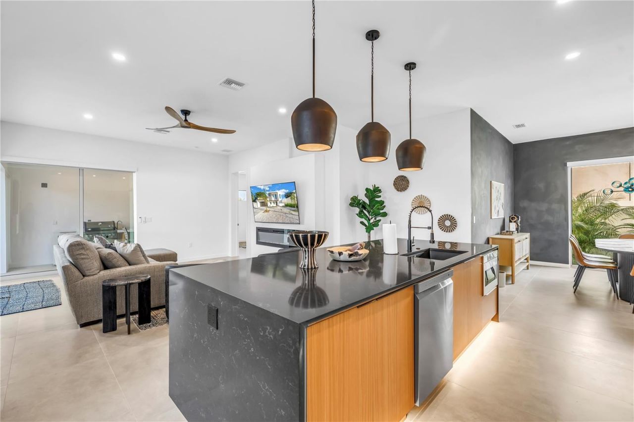 2305 Temple Street, Sarasota, FL 34239 Photo