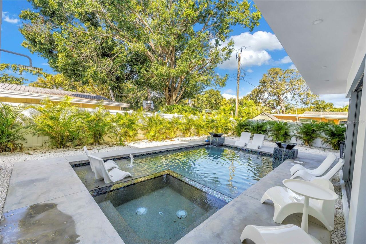 2305 Temple Street, Sarasota, FL 34239 Photo