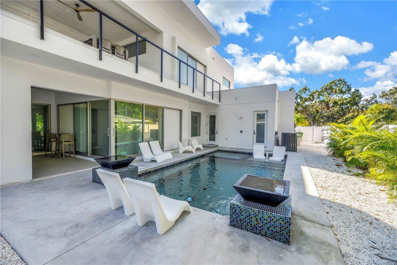 2305 Temple Street, Sarasota, FL 34239 Photo