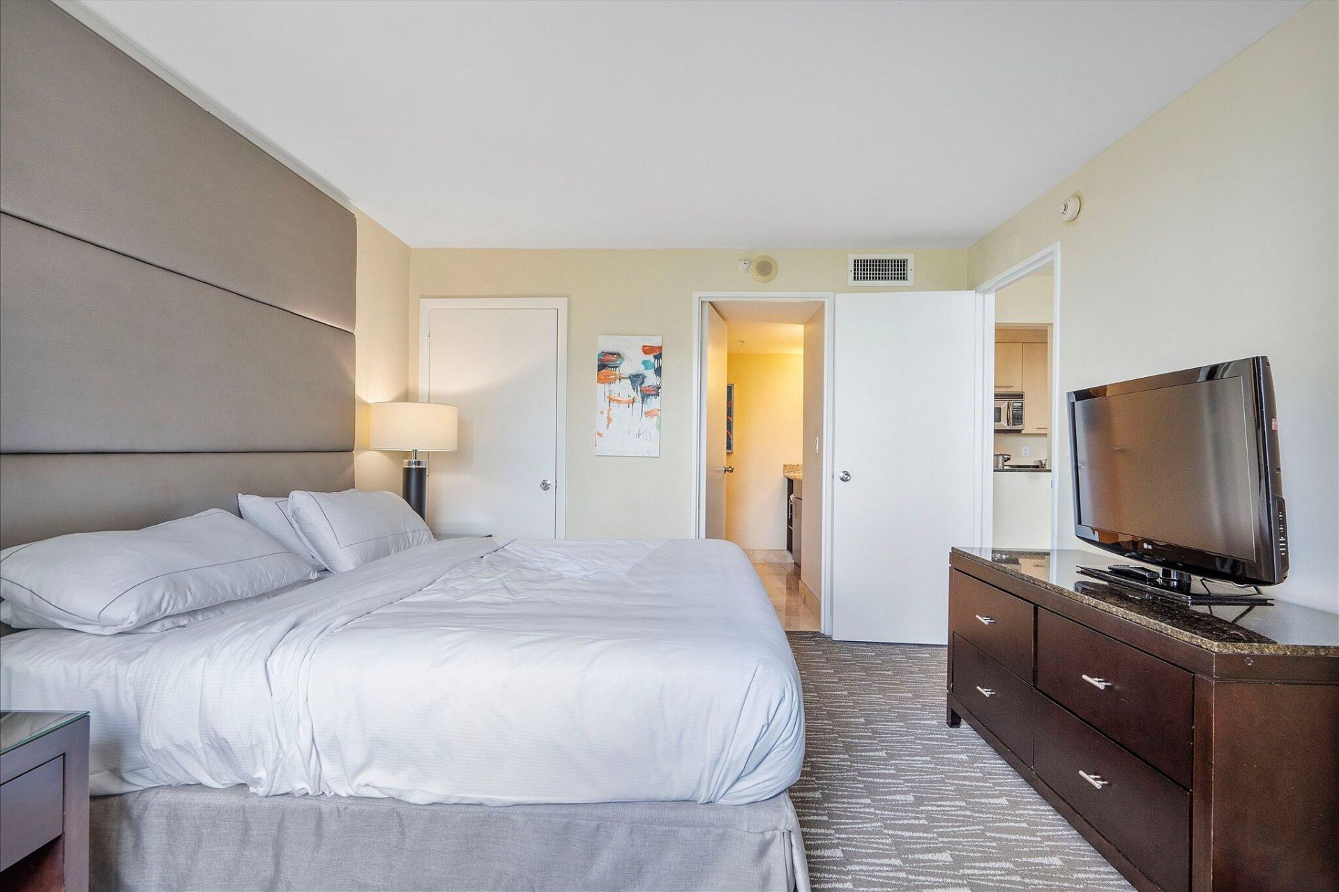 2670 E Sunrise Boulevard, Unit 409, Fort Lauderdale, FL 33304 Photo