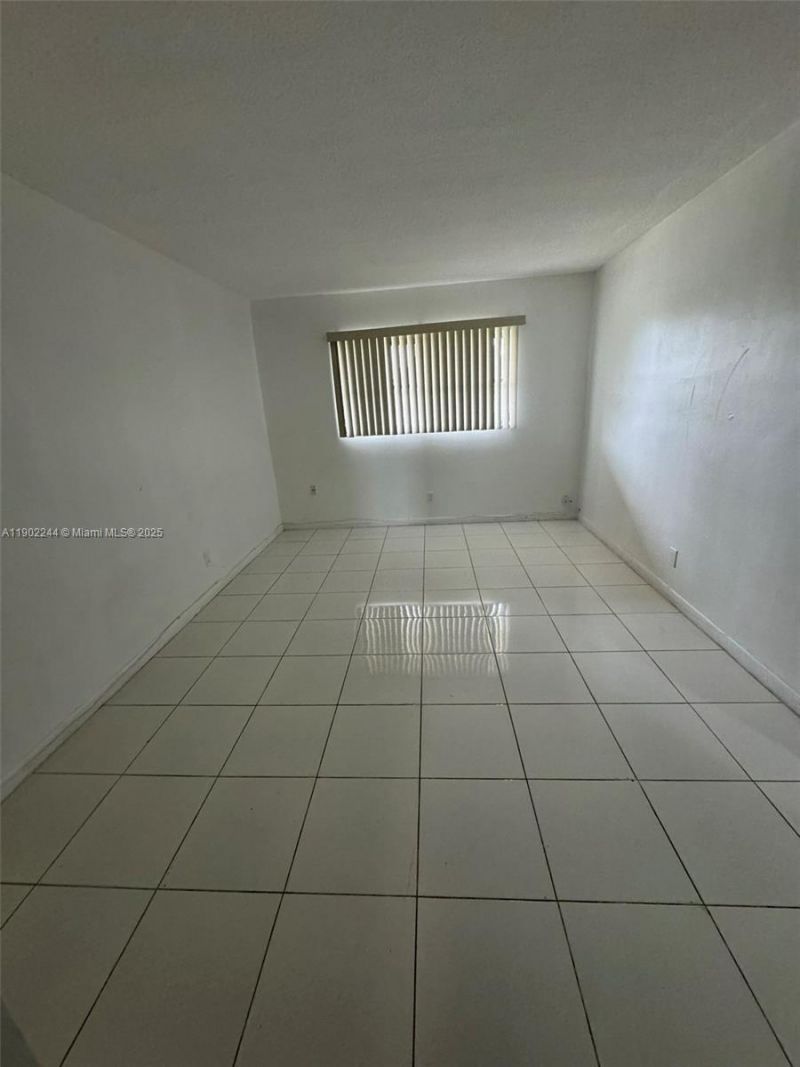 20201 NE 29th Ct, Unit D329, Aventura, FL 33180 Photo