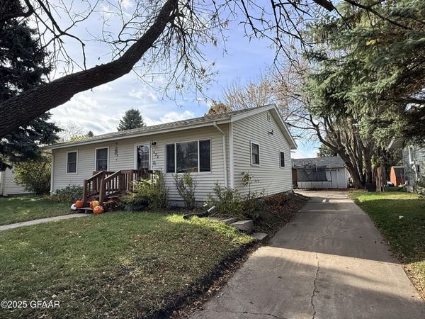 622 6TH AVE SE, East Grand Forks, MN 56721