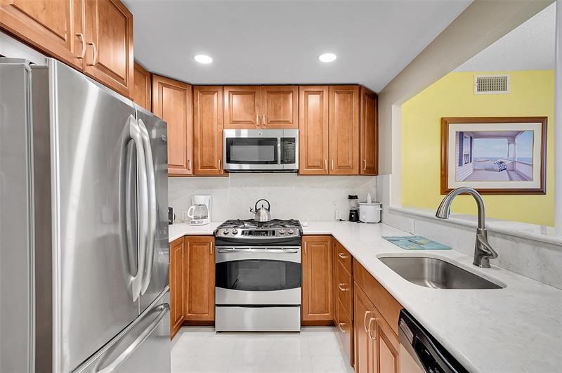 3140 S Ocean Drive, Unit 609, Hallandale Beach, FL 33009 Photo