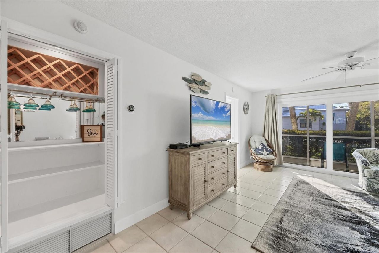 500 S Washington Drive, Unit 3A, Sarasota, FL 34236 Photo