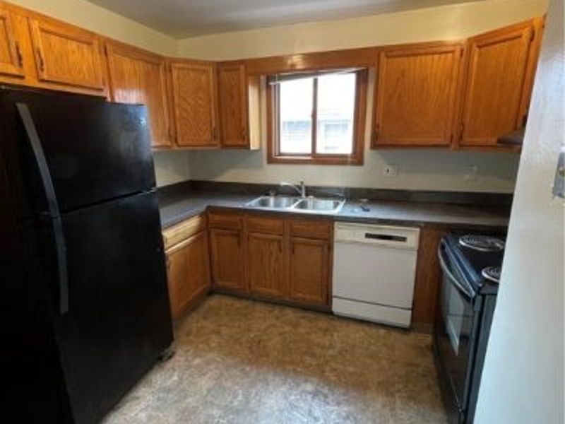 17010 Kenyon Road, Shaker Heights, OH 44120 Photo 3