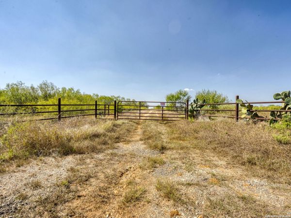 3530 E Cr 331, Jourdanton, TX 78026