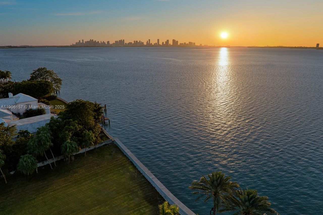5840 N Bay Rd, Miami Beach, FL 33140 Photo