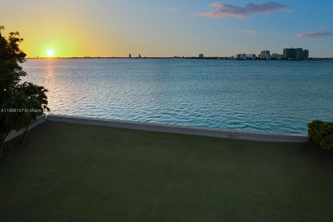 5840 N Bay Rd, Miami Beach, FL 33140 Photo