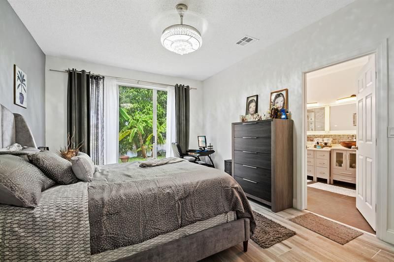 338 NW 152nd Ln, Pembroke Pines, FL 33028 Photo