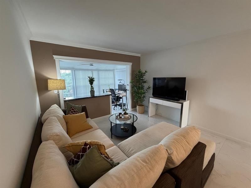 2901 NW 46th Avenue, Unit 305, Lauderdale Lakes, FL 33313 Photo