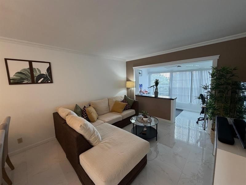 2901 NW 46th Avenue, Unit 305, Lauderdale Lakes, FL 33313 Photo