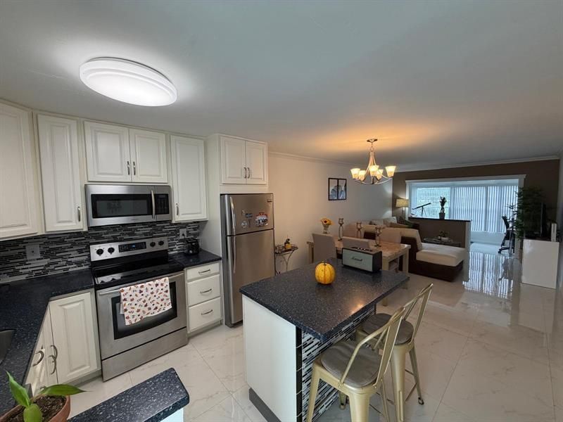 2901 NW 46th Avenue, Unit 305, Lauderdale Lakes, FL 33313 Photo