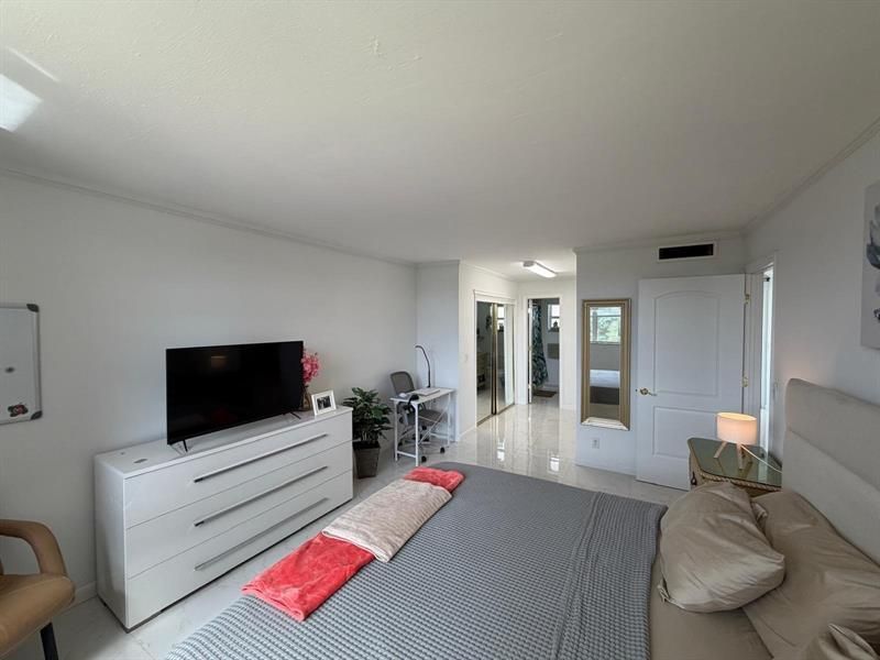 2901 NW 46th Avenue, Unit 305, Lauderdale Lakes, FL 33313 Photo