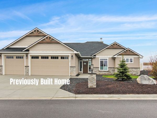 44 E Center Ln, Spokane, WA 99208