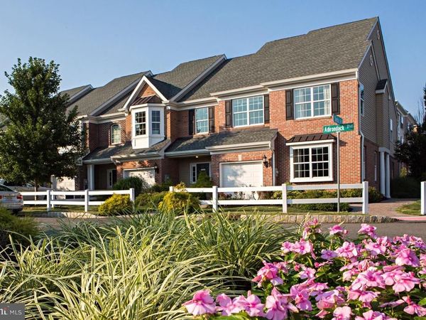 33 TACOMA LANE, HAMILTON, NJ 08619