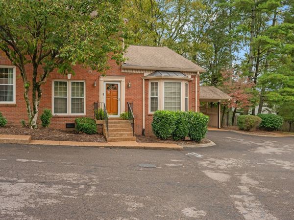 9 Sharonwood Dr, Nashville, TN 37215