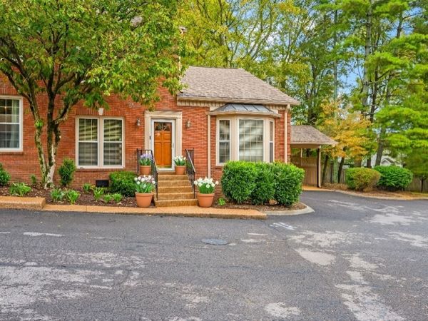 9 Sharonwood Dr, Nashville, TN 37215
