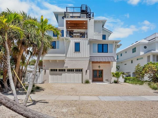 135 AVENIDA VENECCIA, SARASOTA, FL 34242