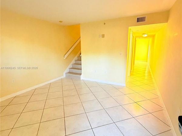12635 SW 91st St, Unit 211, Miami, FL 33186