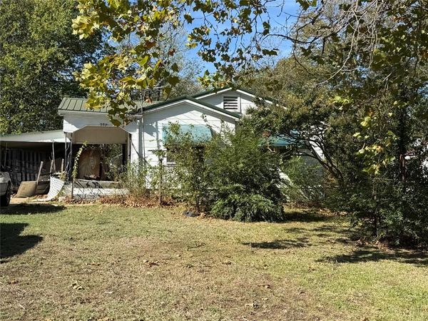 207 N Ninth Street, Okemah, OK 74859