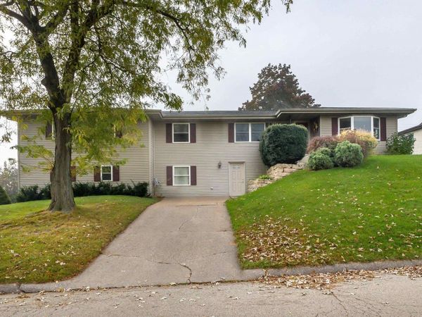 556 Peach Street, East Dubuque, IL 61025