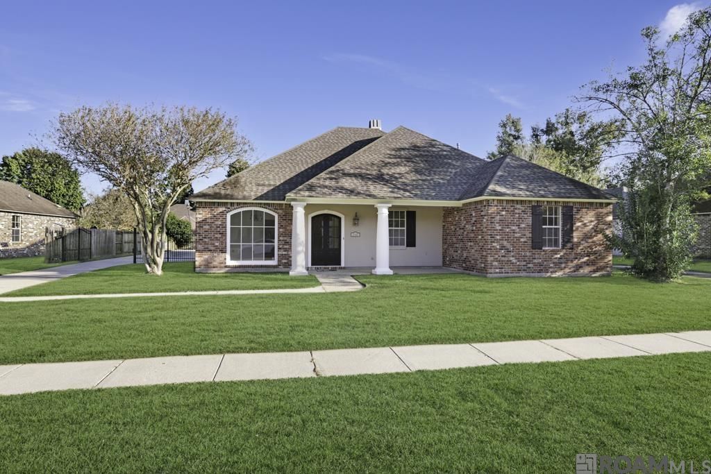 3162 Riverway Dr, Baton Rouge, LA 70820 Main Photo