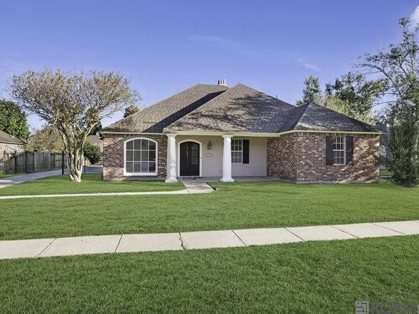 3162 Riverway Dr, Baton Rouge, LA 70820