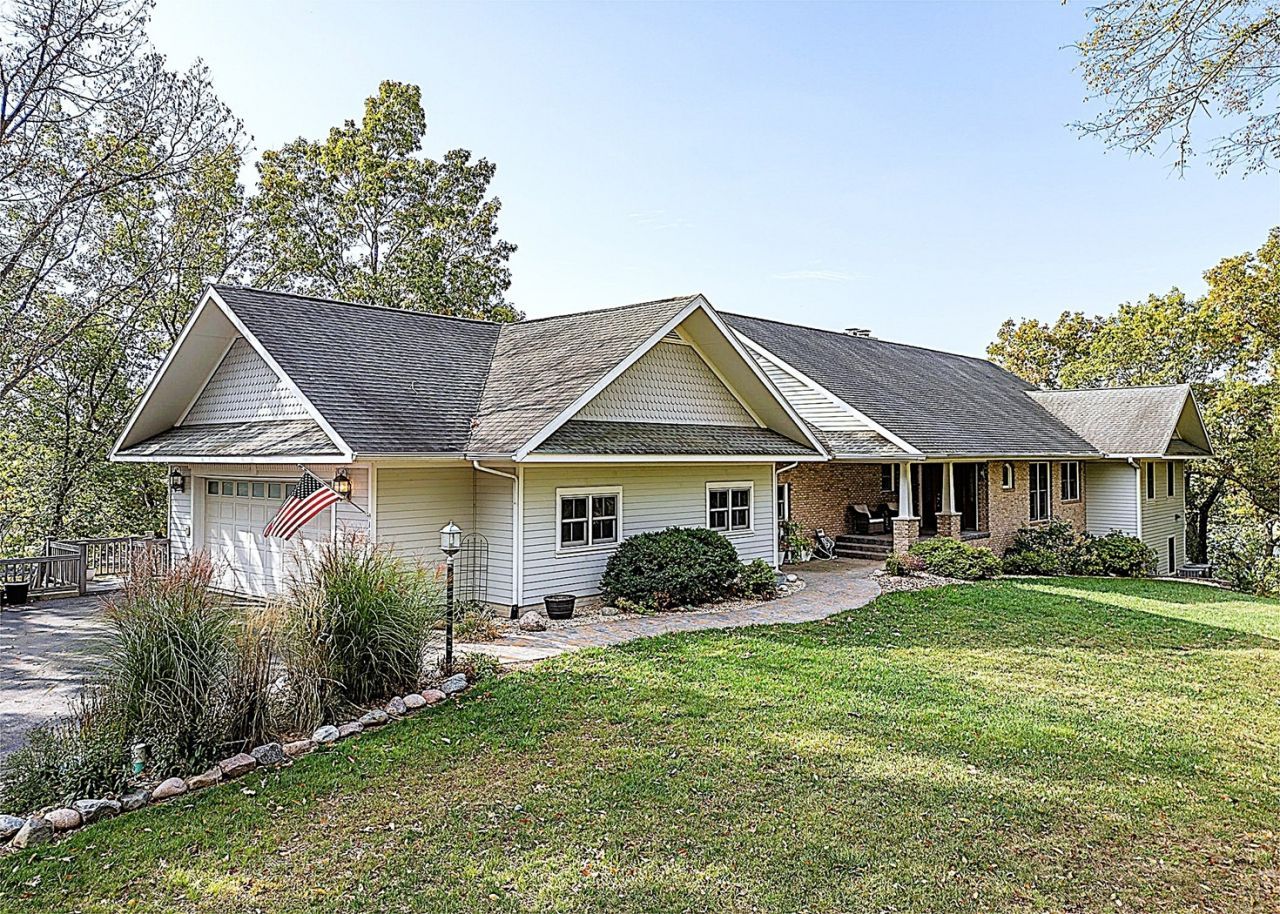 1024 White Pine Drive, Dixon, IL 61021 Main Photo