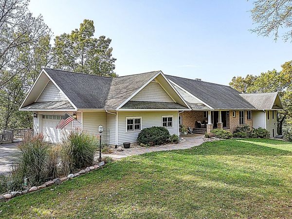 1024 White Pine Drive, Dixon, IL 61021